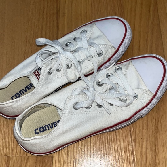 White low top converse size 7 - Picture 1 of 5